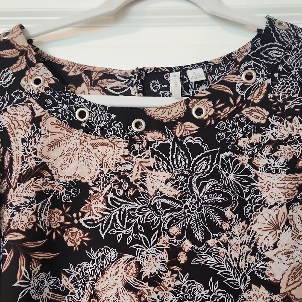Chic Floral Women's Blouse in Black and Cream With Bell Sleeves Size Large - Picture 4 of 6